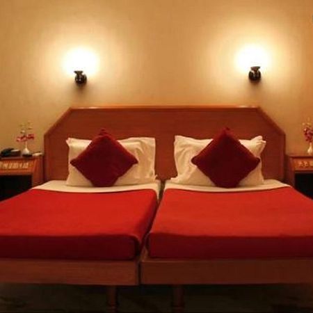 Hotel Ram International Puduccseri Kültér fotó