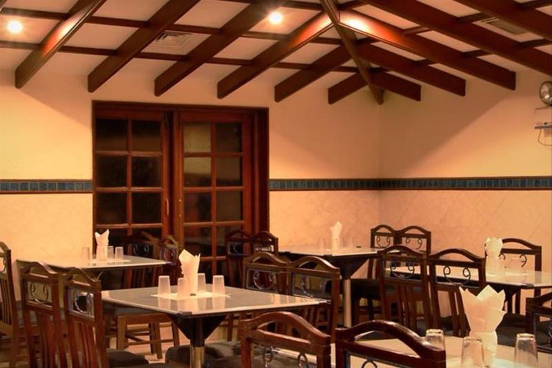 Hotel Ram International Puduccseri Kültér fotó
