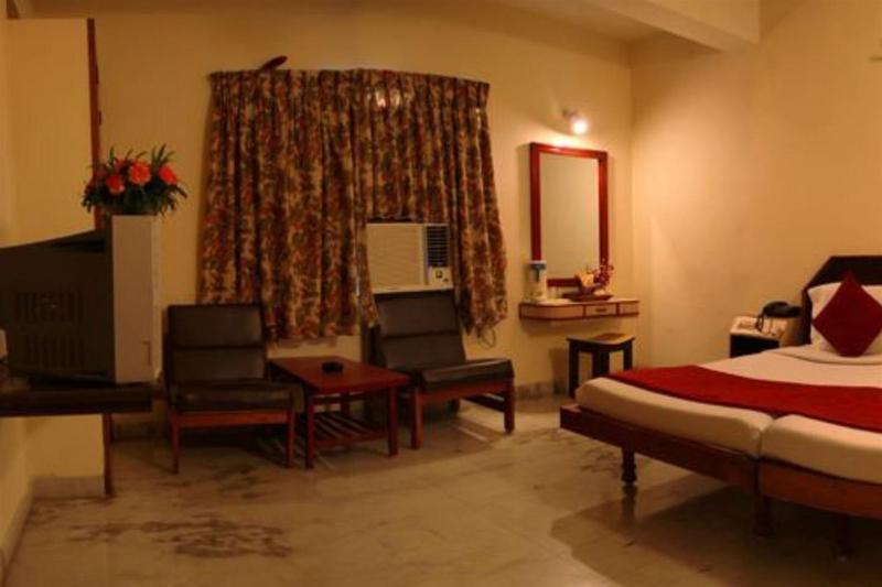 Hotel Ram International Puduccseri Kültér fotó