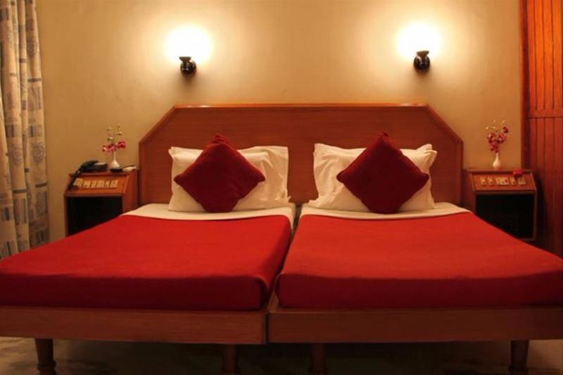 Hotel Ram International Puduccseri Kültér fotó
