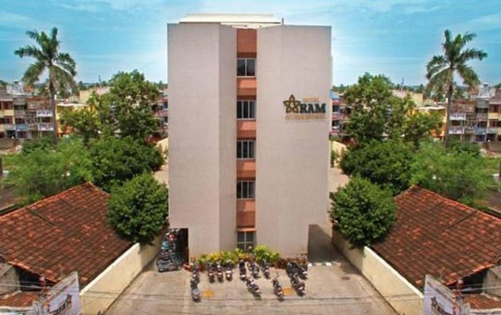 Hotel Ram International Puduccseri Kültér fotó