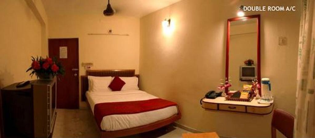 Hotel Ram International Puduccseri Kültér fotó