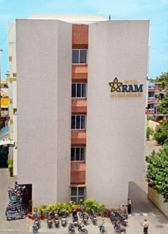 Hotel Ram International Puduccseri Kültér fotó